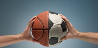 300 euro alle famiglie di Faenza di ragazzi che frequentano corsi sportivi Mani che tengono un pallone da basket e uno da calcio