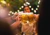 Torna il “Settembre Santalbertese”: un mese di eventi a Sant’Alberto Un gruppo di giovani beve birra
